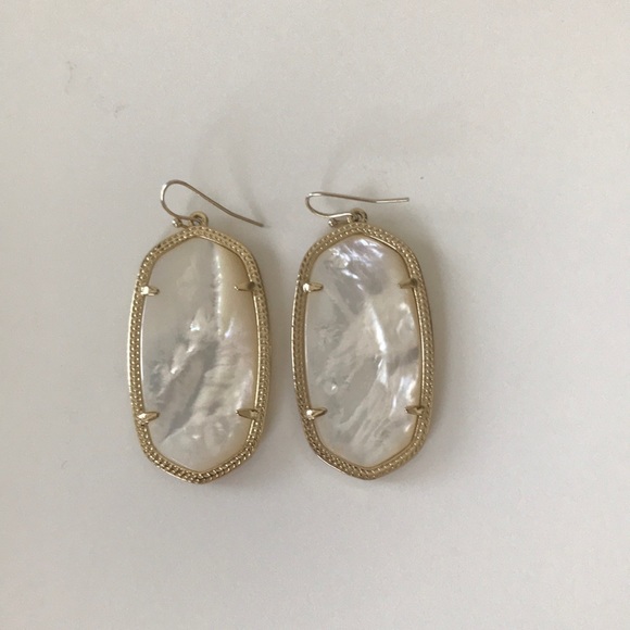 Kendra Scott Danielle Earrings - Picture 1 of 2
